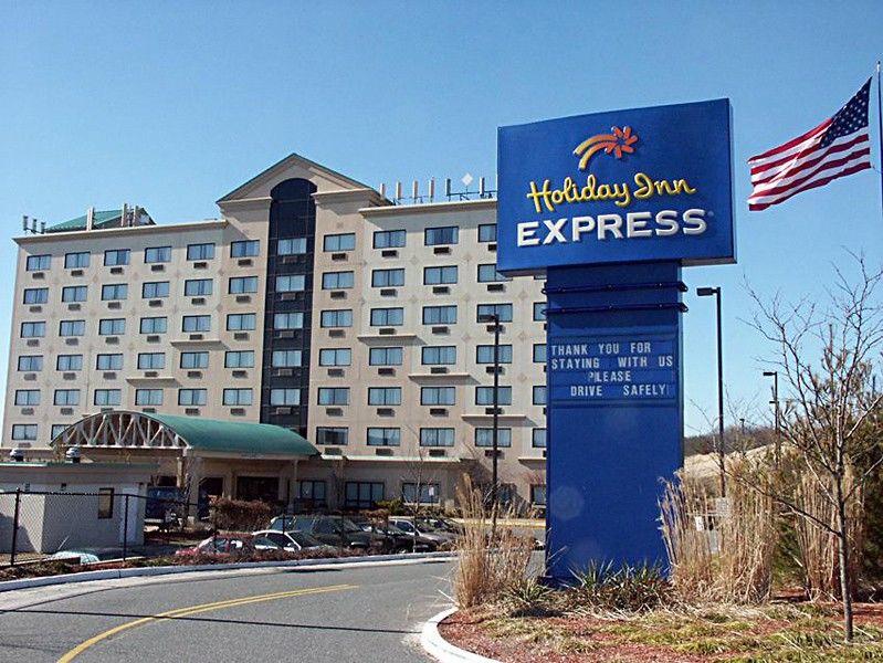 Holiday Inn Express Hauppauge-Long Island, An Ihg Hotel Dış mekan fotoğraf
